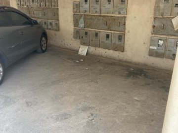 Vaga de garagem demarcada, coberta